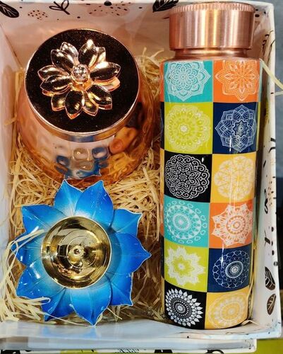 दीया और ड्राई फ्रूट जार के साथ मेटल कॉपर बॉटल सेट