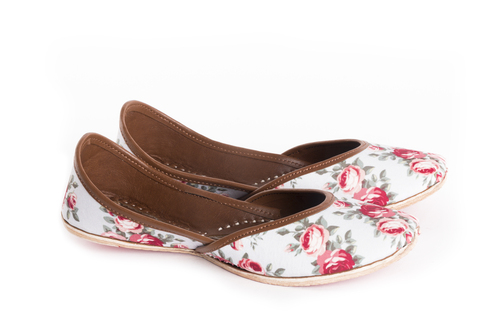 उत्तम दर्जे के फुटवियर जूतियां