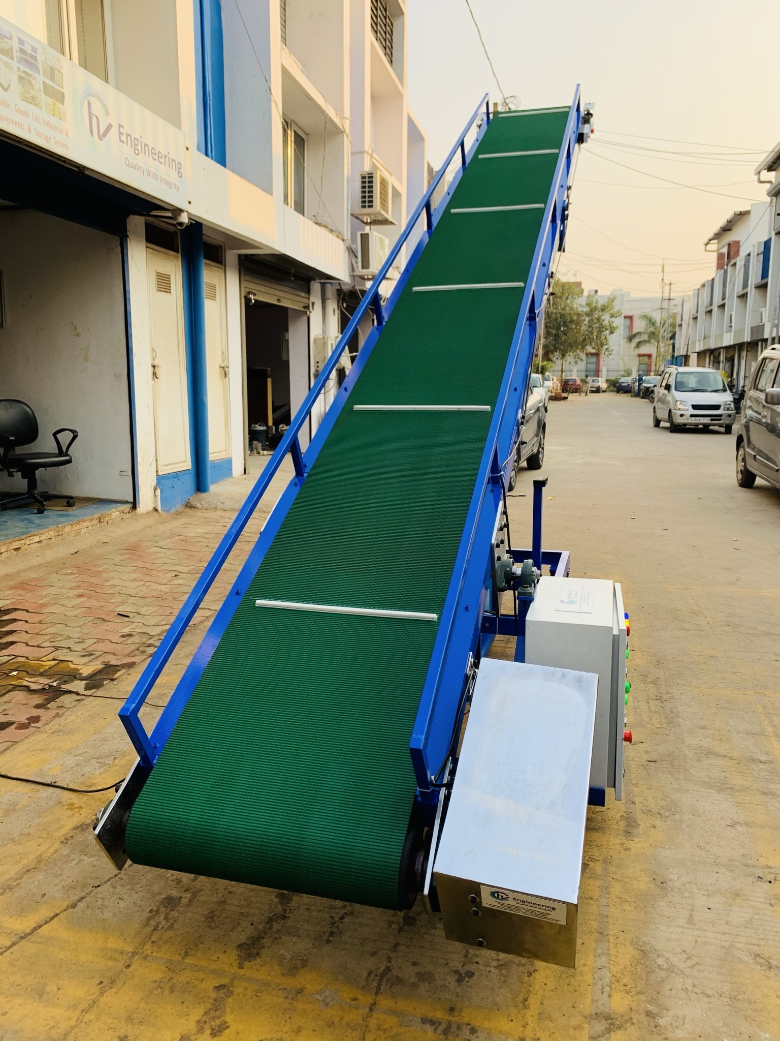 Box Loading And Unloading Conveyor - Color: Any Colour