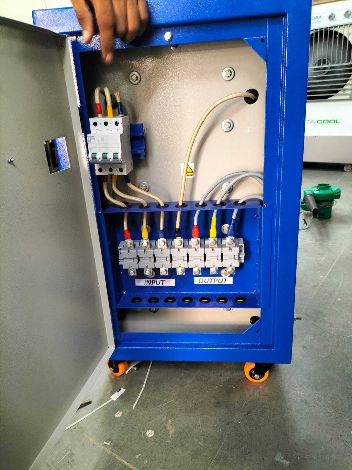 Servo Voltage Stabilizer - Coil Material: Iron Core