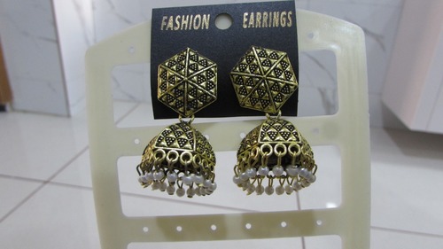 गोल्डन कलर झुमकी जेंडर: महिलाएं