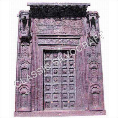 प्राचीन दरवाजा