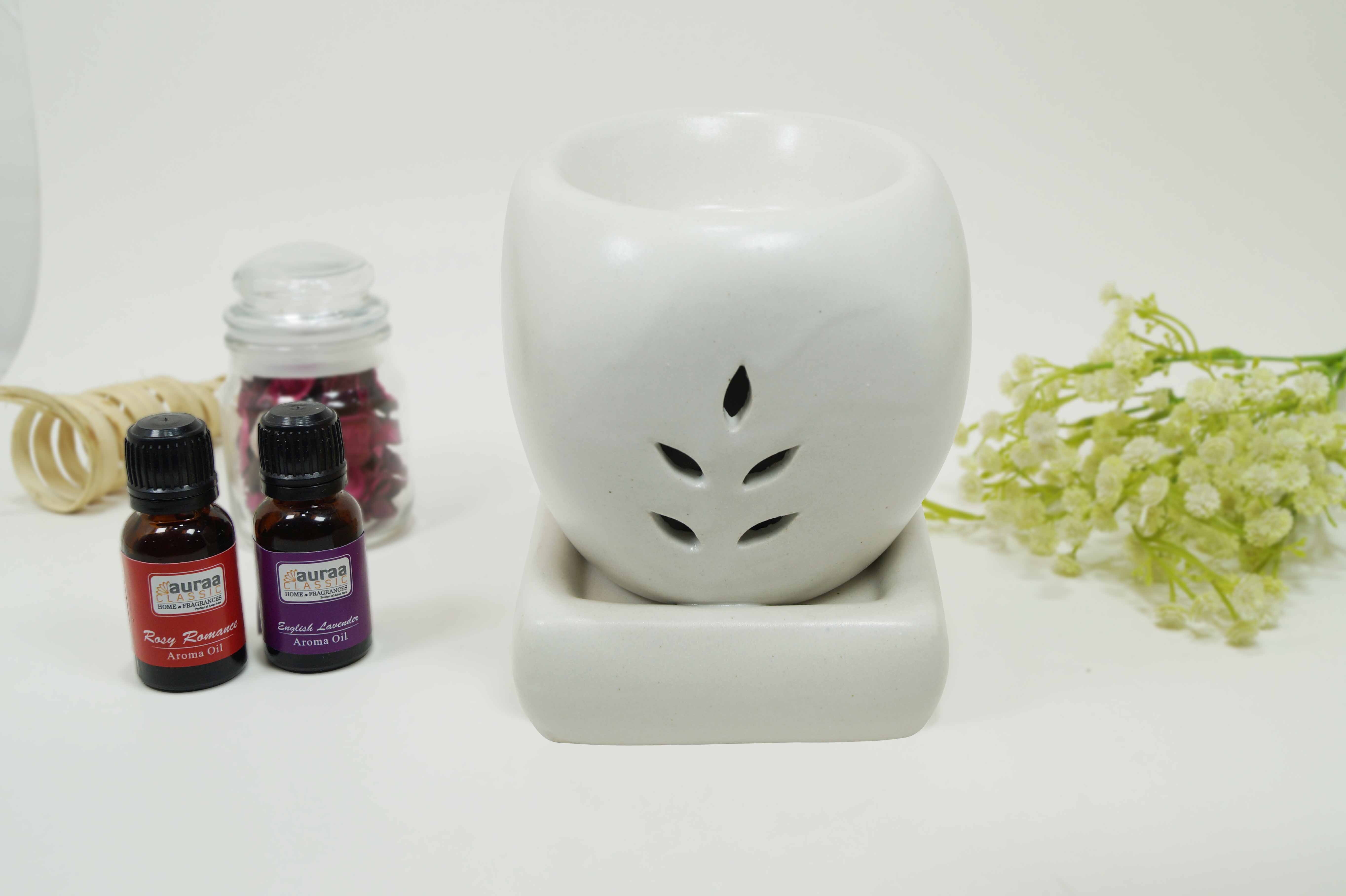 Asian Aura Ceramic Aromatic Oil Diffuser With 2 Oil Bottles Aaeb 0019-w