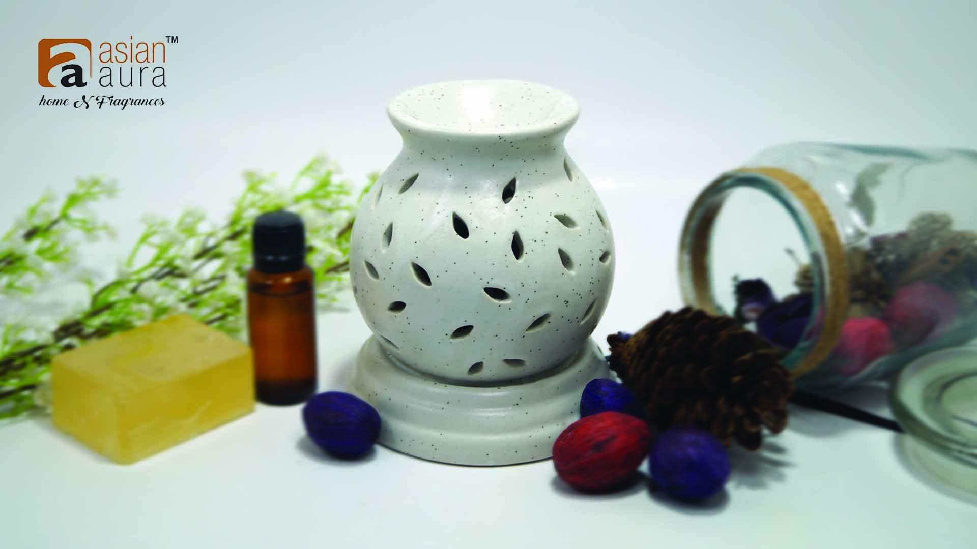 Asian Aura Ceramic Aromatic Oil Diffuser With 2 Oil Bottles Aaeb 0022-w