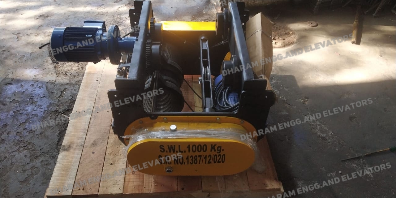 Electric Hand Hoists - Robust Metal Profile, Yellow Color | Electric Power Source, Precise Load Positioning, Jerk-free Handling