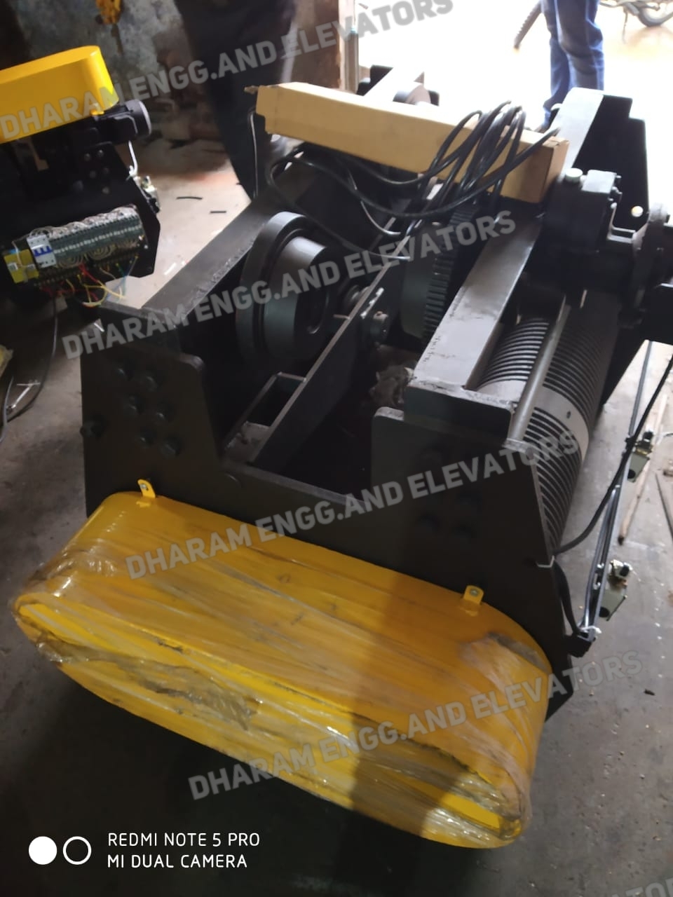 Electric Hand Hoists - Robust Metal Profile, Yellow Color | Electric Power Source, Precise Load Positioning, Jerk-free Handling