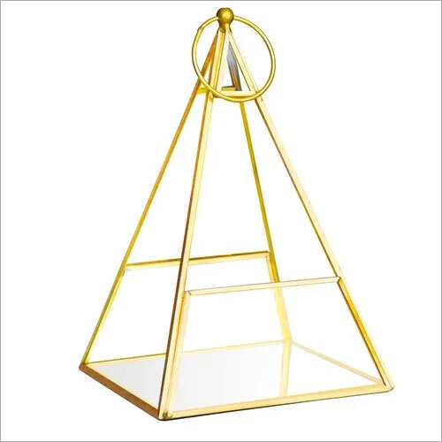 गोल्डन जियोमेट्रिक पिरामिड टेरारियम आयाम (L*W*H): 5.5X5.5X10.43 इंच (इंच)