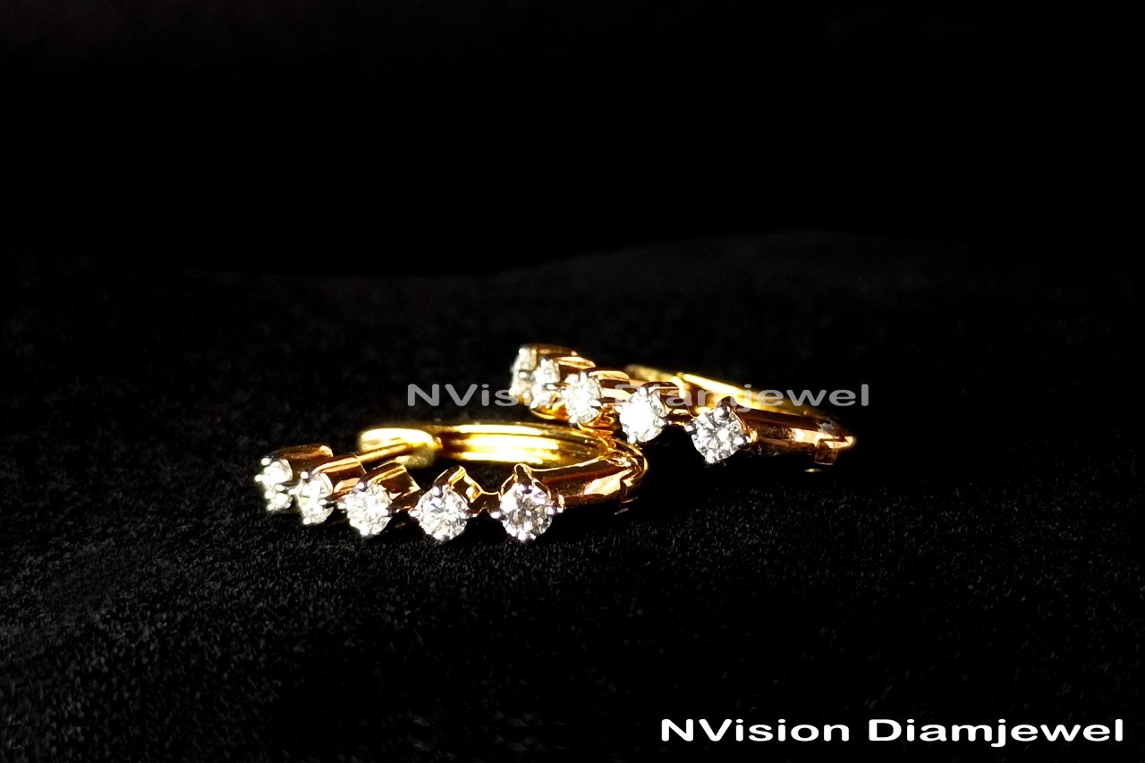 Diamond Earring Diamond Carat Weight: 0.59 Carat