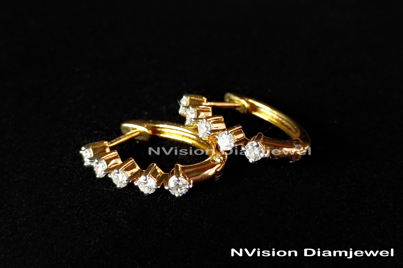 Diamond Earring Diamond Carat Weight: 0.59 Carat