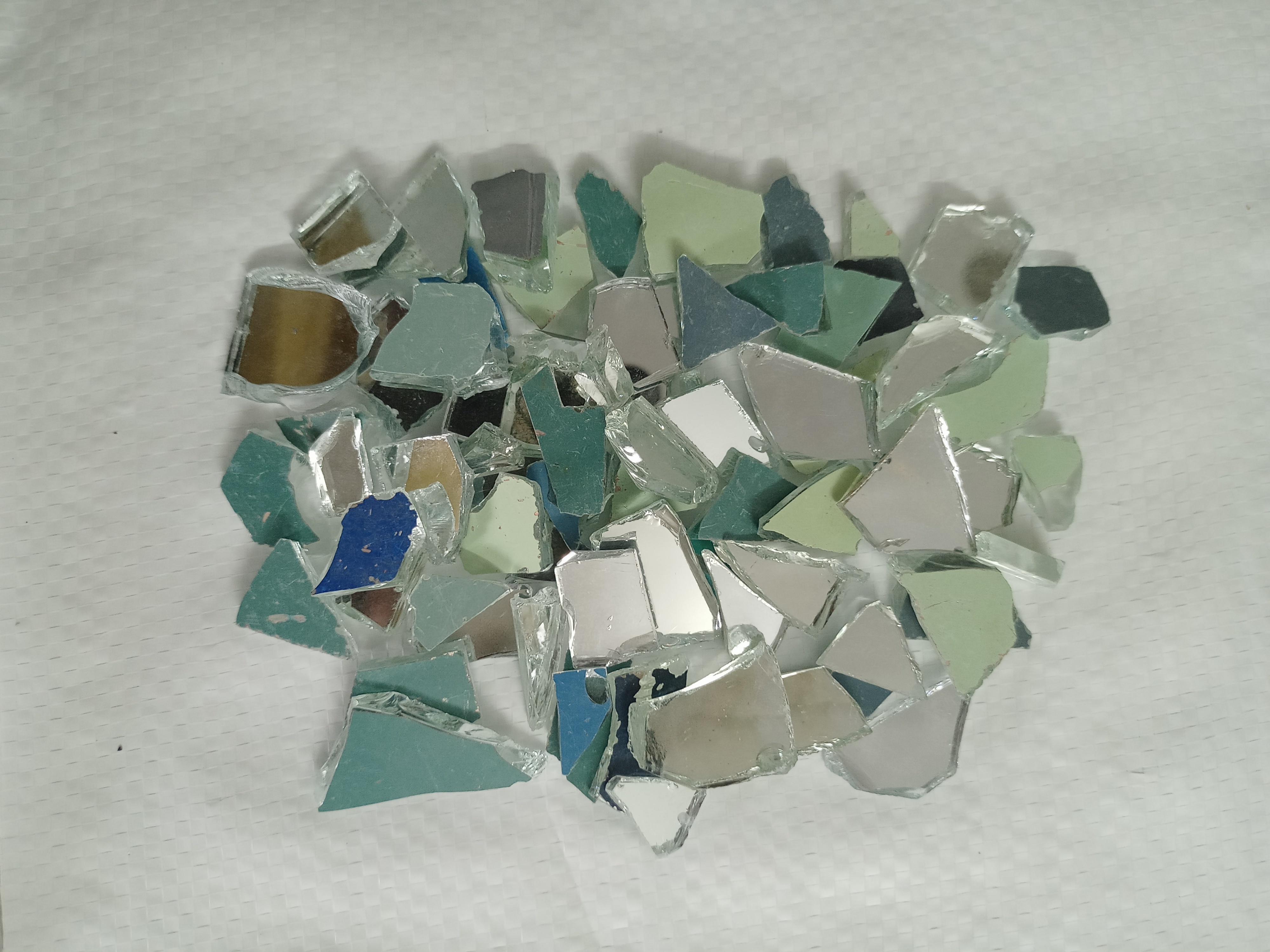 Industries Bulk Used Multicolor Cruhed Glass Stone Aggregate For Sale Cheap Price In India - Size: (1) 1- 1.5mm (2) 2-3 Mm (3) 3-4 Mm (4) 4-5 Mm (5) 12-20 Mm (6) Customized