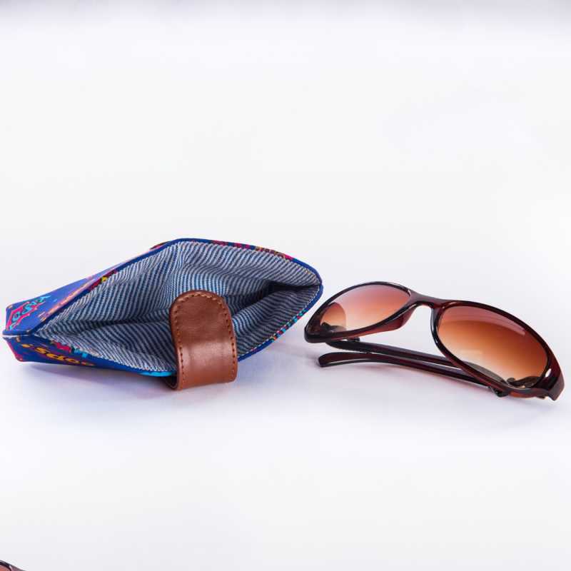 Printed Oops Pattern Chasma Cover - Color: Blue