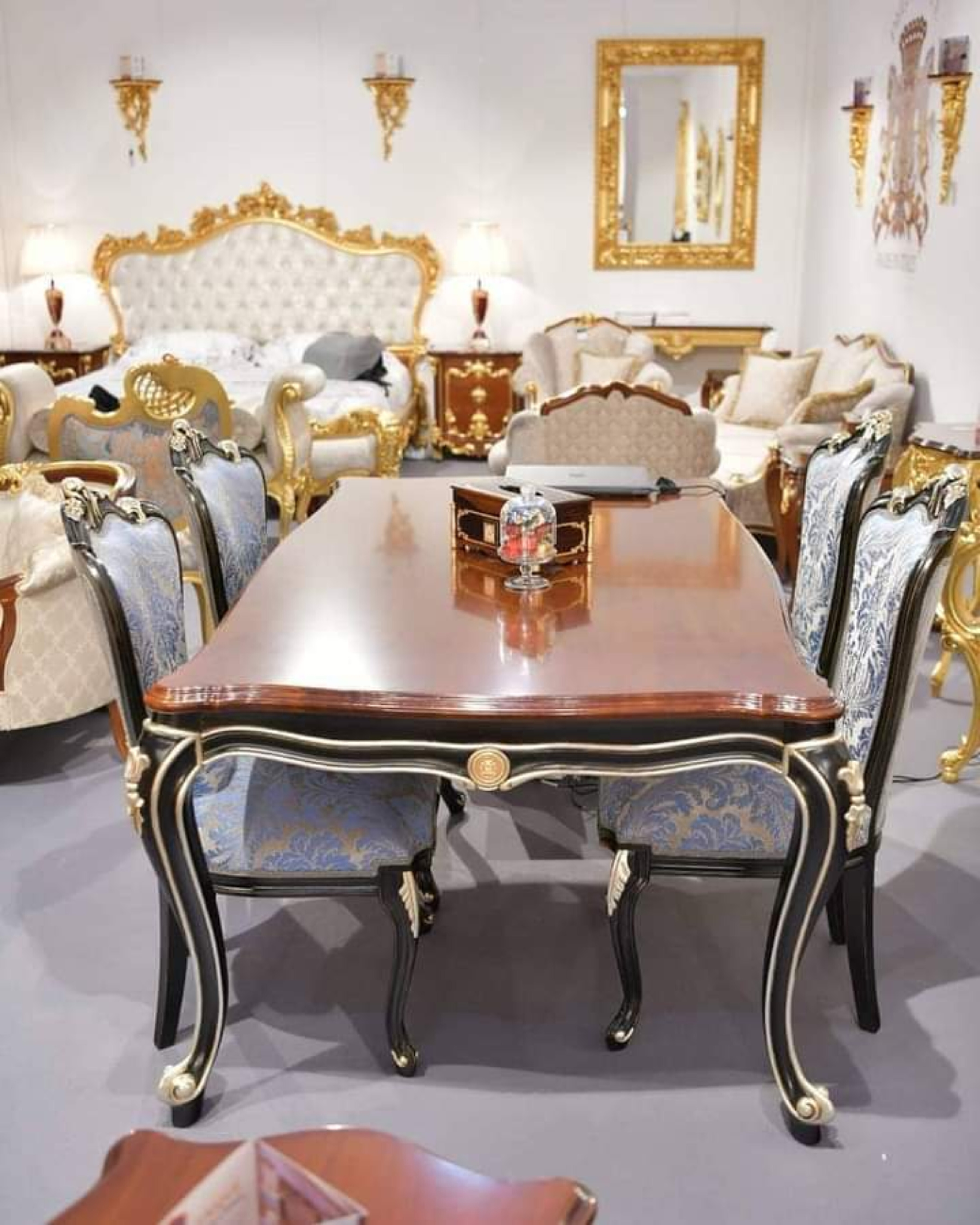 Nawaz Handicrafts Dining Table