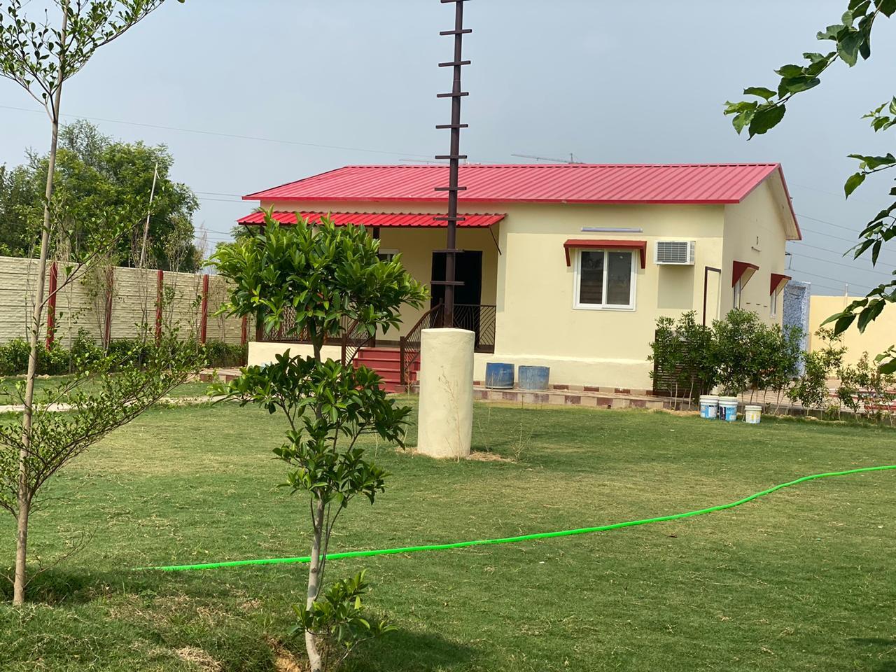 Prefabricated Farmhouse - Aluminum Sheet, Custom Sizes, Vertical Open Style | Reliable, Flawless Execution, Hassle-free Service
