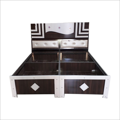 मशीन से बना आधुनिक डिजाइनर लकड़ी का डबल बेड