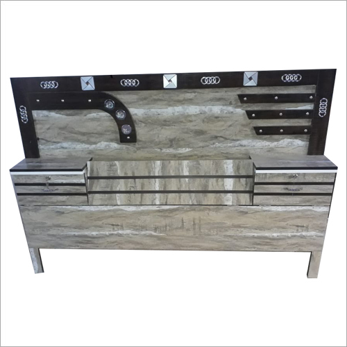 मशीन से बना आधुनिक लकड़ी का डबल बेड