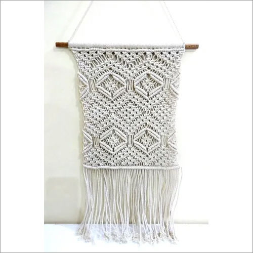 व्हाइट क्रोकेट वॉल हैंगिंग होम डेकोर