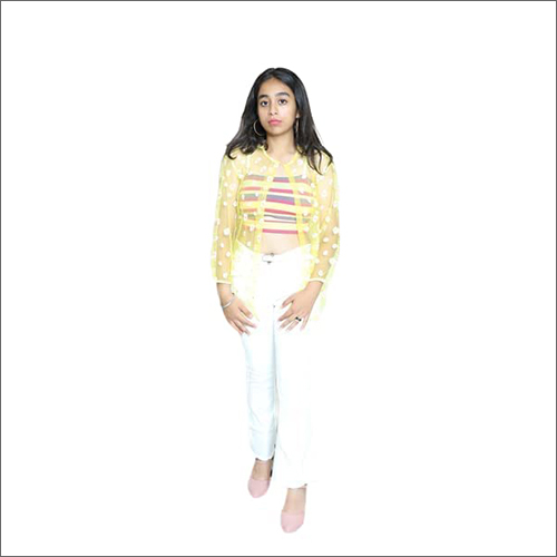 क्रॉप टॉप के साथ प्रिंटेड येलो नेट शर्ट