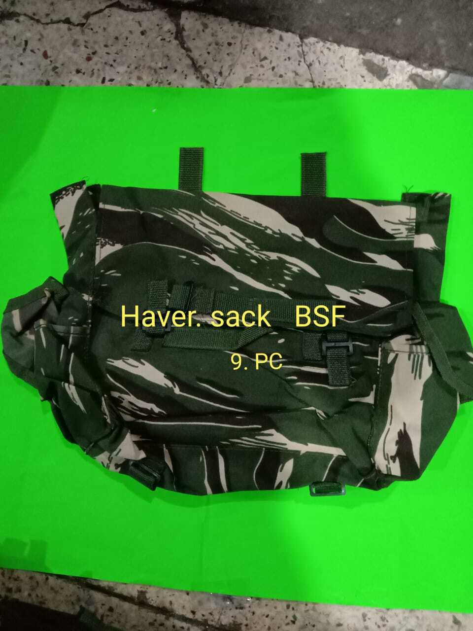Army Combat Pouches - Polyester Material, Size M, Olie Green Color, Waterproof, 4 Pockets, Unisex, All Weather, Adjustable Bottom Strap
