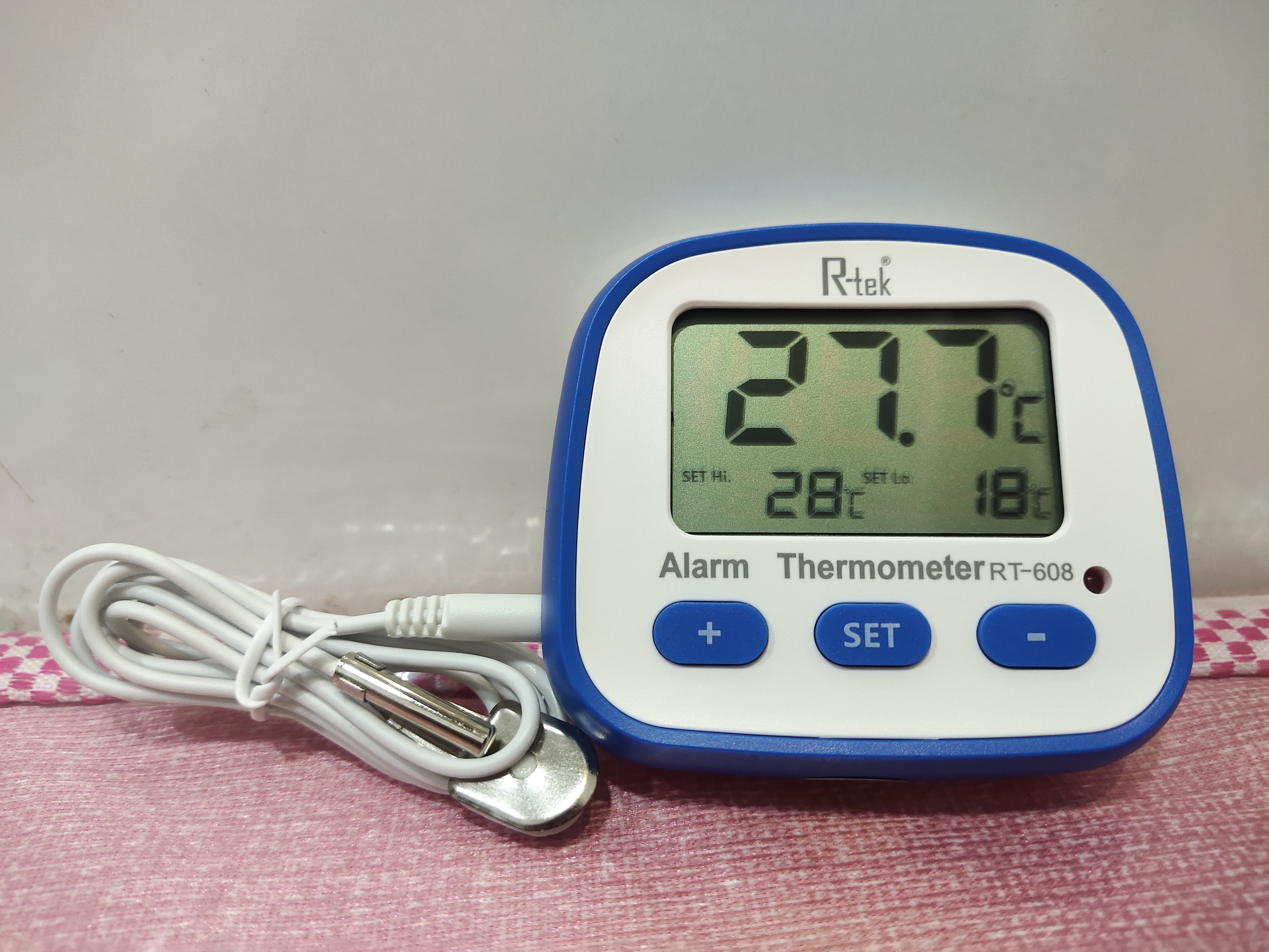 Fridge Thermometer - Plastic Material, 1 Meter Probe Length, -50 To 70 Â°C Range, Â±1â°c Accuracy | Ideal For Monitoring Fridge Temperature In Restaurants, Homes & Laboratories, Ce, Gmp Certified