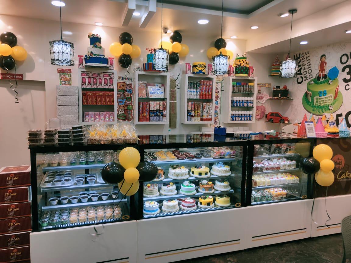 Western Display Counter - Color: Silver And Black