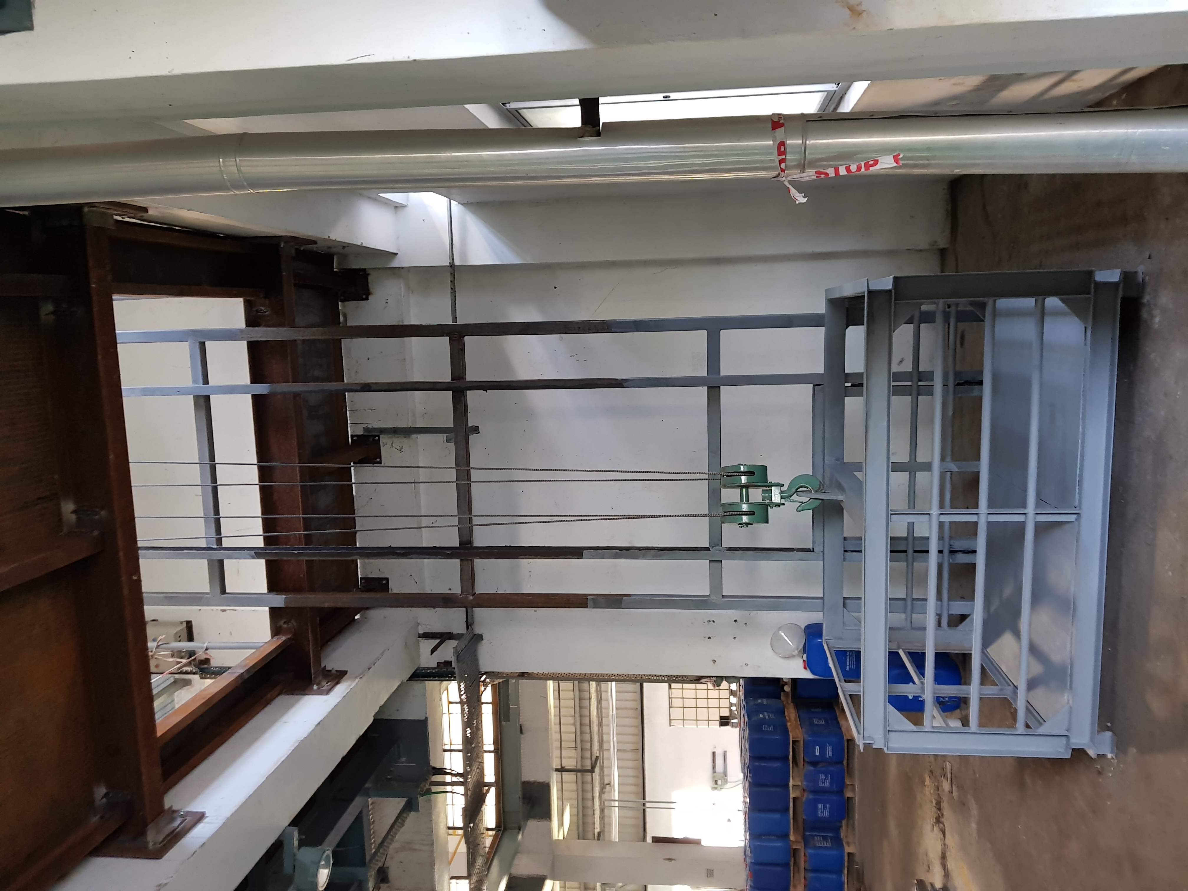 Industrial Goods Lift Car Dimension: Customised