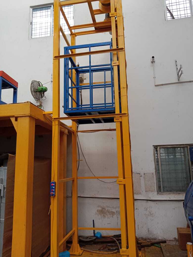 Industrial Goods Lift Car Dimension: Customised