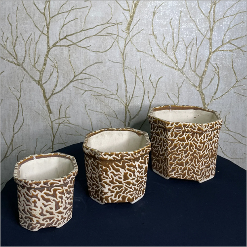 साफ करने में आसान ब्राउन सिरेमिक कास्केट शेप प्लांटर्स