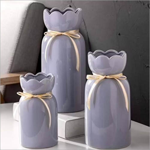 ग्रे डिज़ाइनर फूलदान