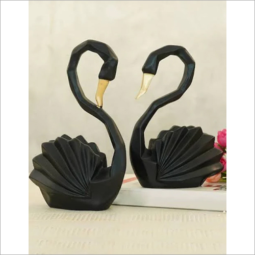 ब्लैक डक एब्सट्रैक्ट स्कल्पचर