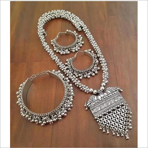 सुंदर ऑक्सीडाइज़्ड नेकलेस सेट लिंग: महिलाएं