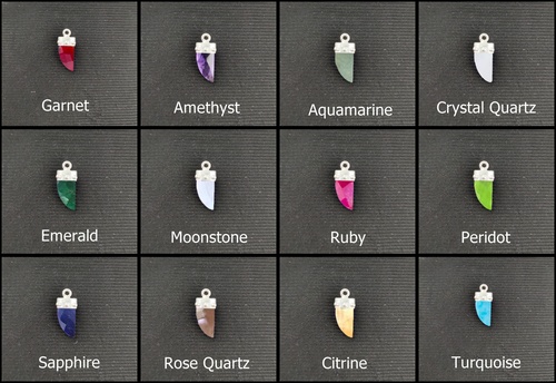 बर्थस्टोन हॉर्न शेप जेमस्टोन पेंडेंट- ज्वेलरी चार्म्स के लिए हॉर्न शेप फैंसी बेज़ल पेंडेंट मेकिंग साइज़: 15x8mm