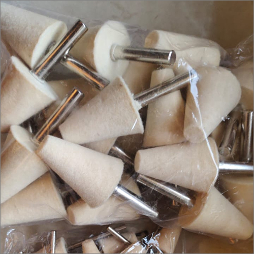 व्हाइट वूल फेल्ट कोन