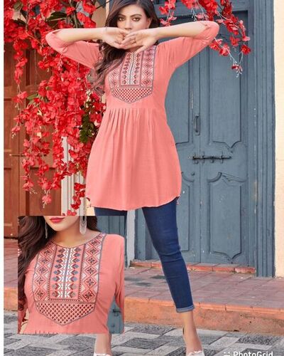 महिला कढ़ाई काम लघु टॉप...