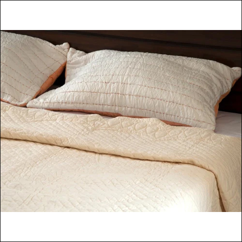 Quilted Double Bed Quilt - Plain Green Cotton, Handwash Care For Industrial Application