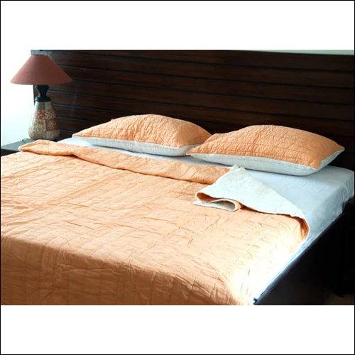 Quilted Double Bed Quilt - Plain Green Cotton, Handwash Care For Industrial Application