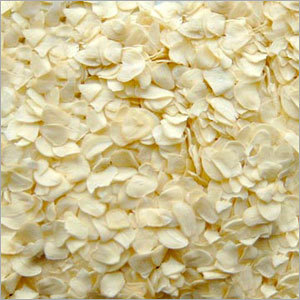 Dehydrated Garlic Flakes - Off-White, Flakes Form, ≤8% Moisture Content | Ideal for Culinary Applications, Versatile Packaging Options