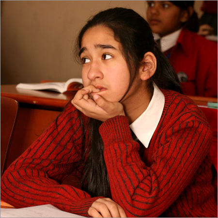 लड़कियों का स्कूल यूनिफॉर्म