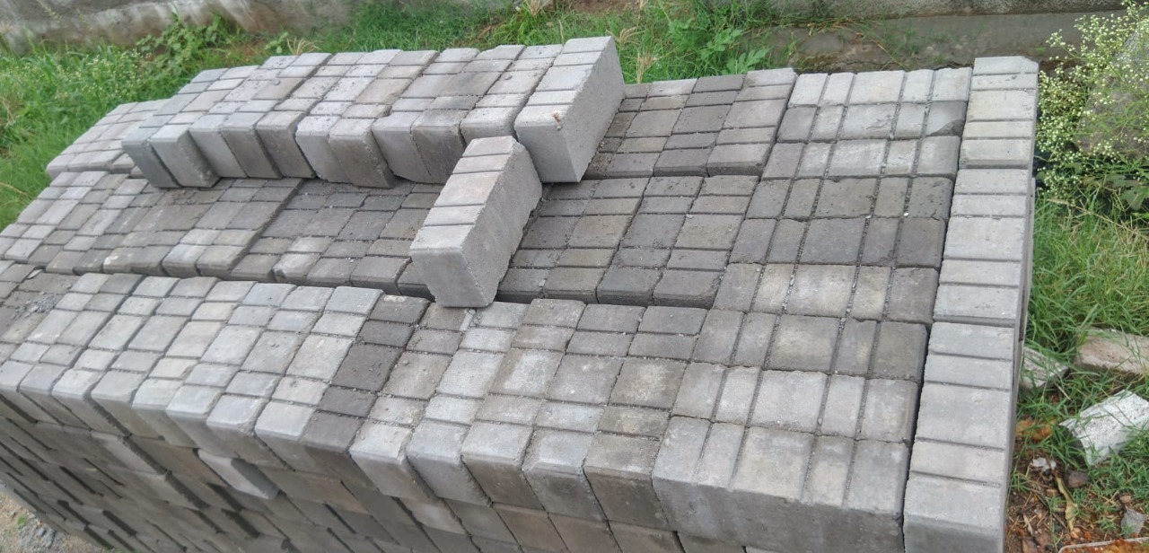Construction Fly Ash Bricks - Fly Ash Material, 9 In. X 4 In. X 3 In. Dimensions, Gray Color | Solid Porosity, Fire Resistant, Automatic Automation Grade