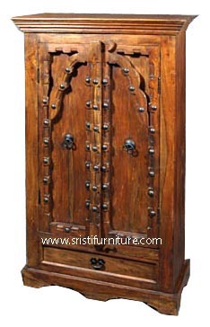 लकड़ी का ट्रेडिशनल अलमीरा