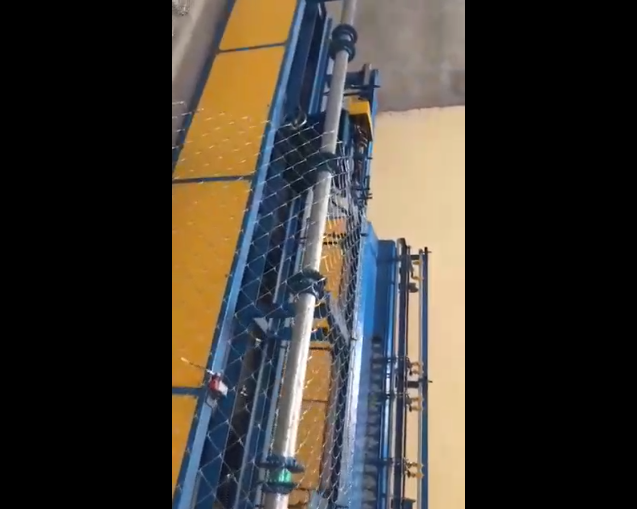 Fully Automatic Chain Link Fencing Making Machine - Capacity: 100 Kg/hr