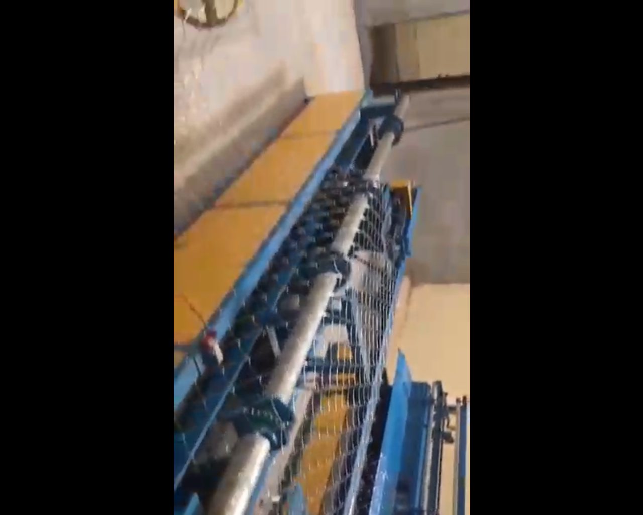 Fully Automatic Chain Link Fencing Making Machine - Capacity: 100 Kg/hr