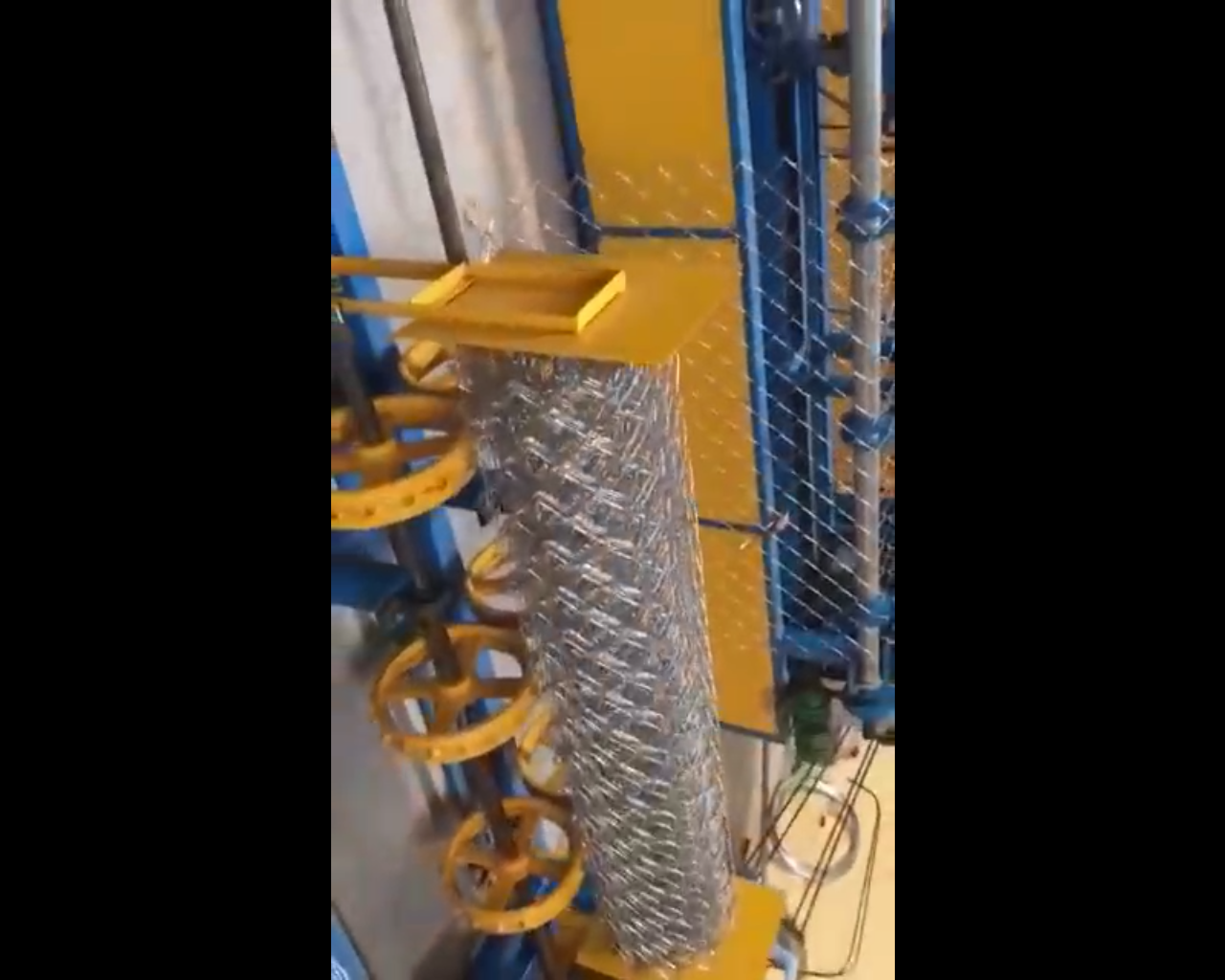 Fully Automatic Chain Link Fencing Making Machine - Capacity: 100 Kg/hr