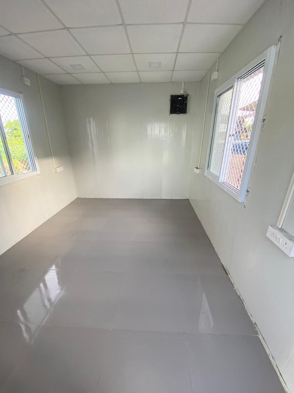 Small Office Cabin - Polyurethane Foam Insulated, 1220x1220x2100 Mm | White Aluminum And Sandwich Panel, Soundproof And Heat Resistant, Suitable For Various Uses