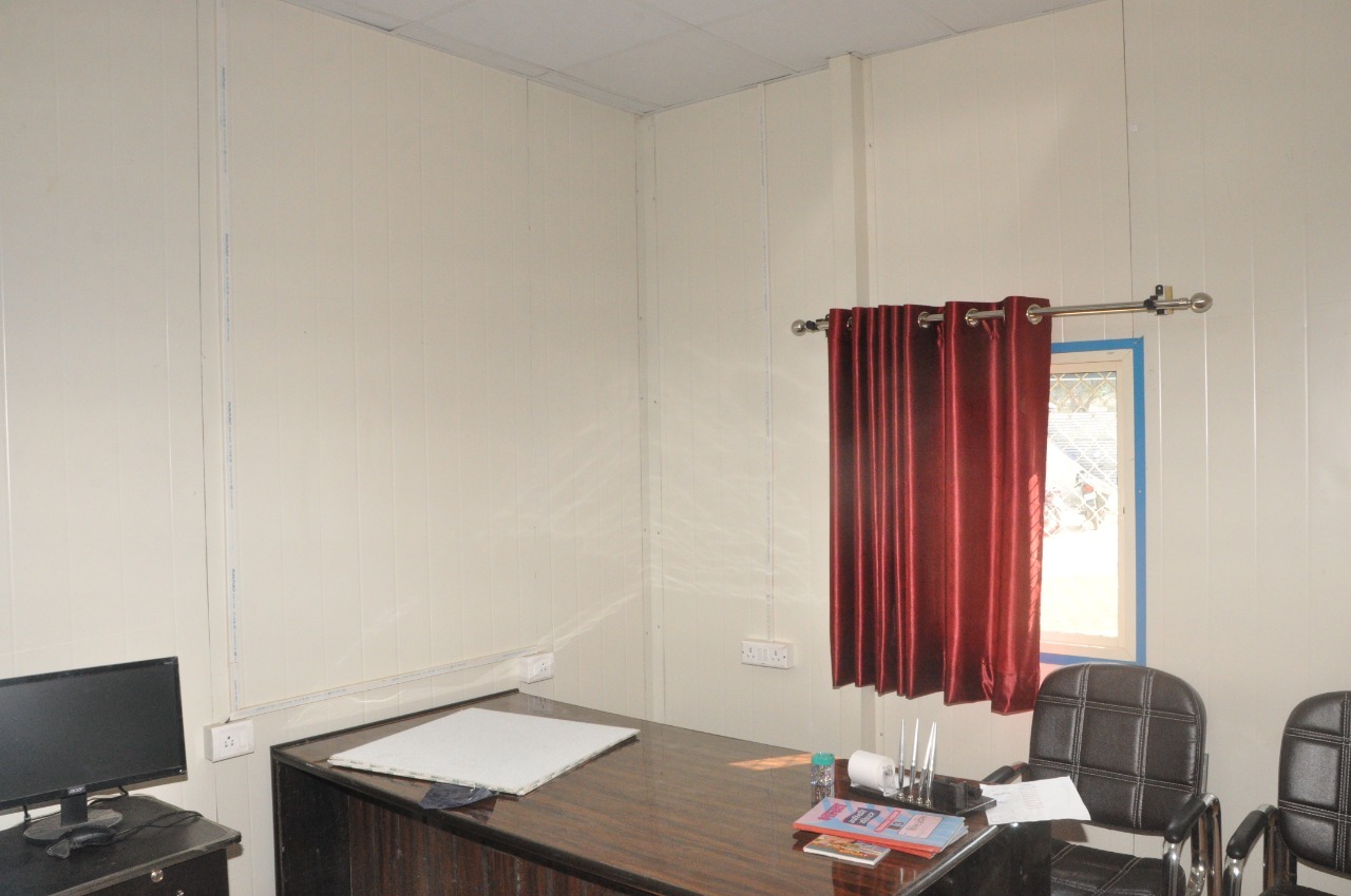 Small Office Cabin - Polyurethane Foam Insulated, 1220x1220x2100 Mm | White Aluminum And Sandwich Panel, Soundproof And Heat Resistant, Suitable For Various Uses