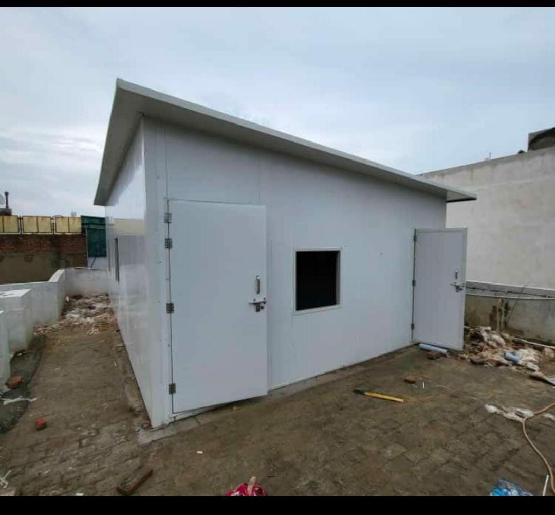 Small Office Cabin - Polyurethane Foam Insulated, 1220x1220x2100 Mm | White Aluminum And Sandwich Panel, Soundproof And Heat Resistant, Suitable For Various Uses