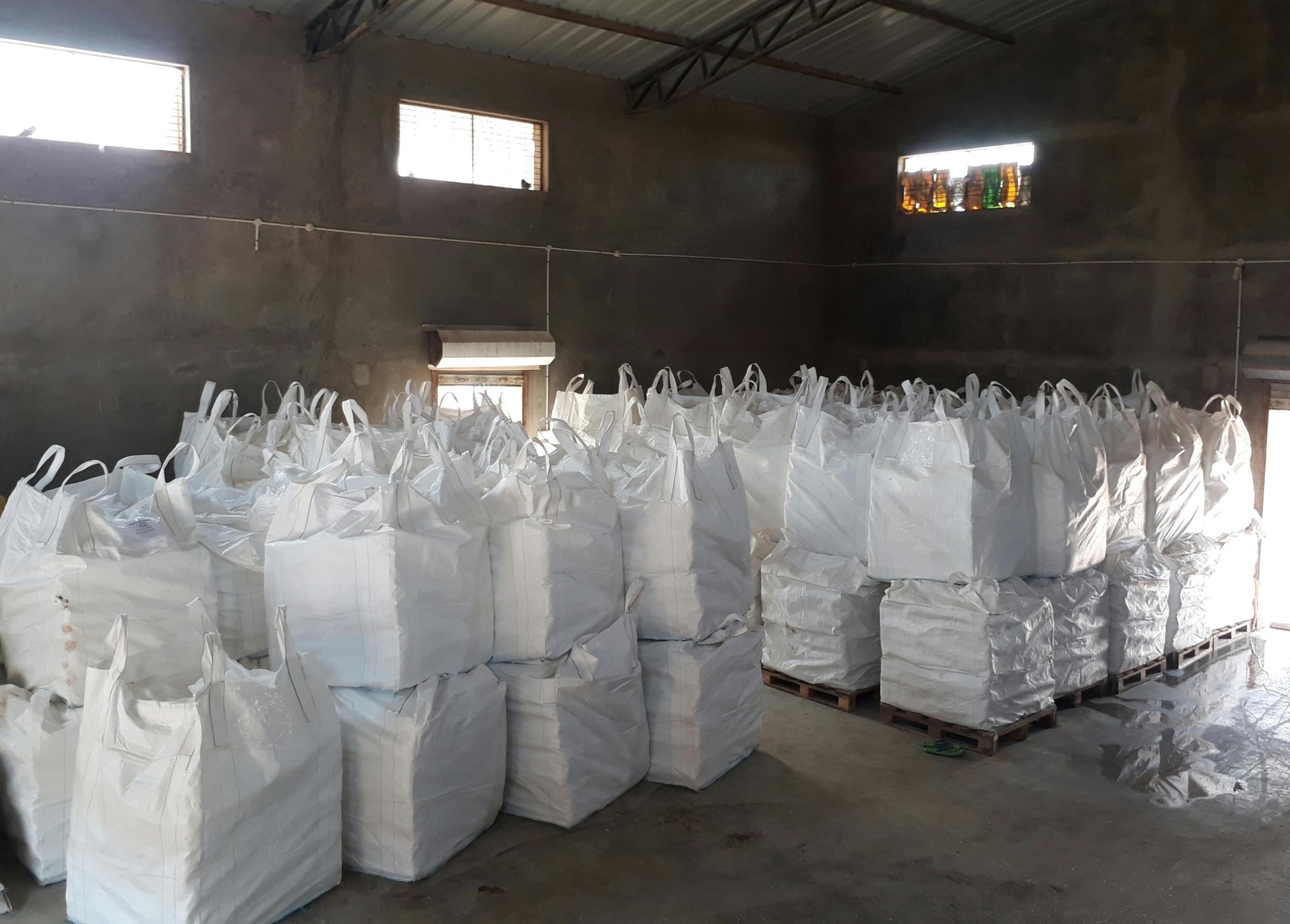 Artificial Supper Glossy An White Opaque Glass Chips Cullet Aggregate 1-9 Mm - Artificial Stone Type: Solid Surface