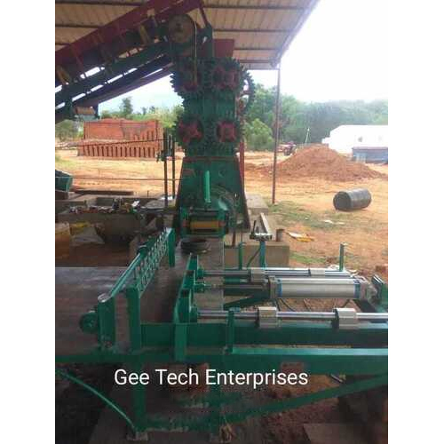 कोयंबटूर में ईंट बनाने की मशीन