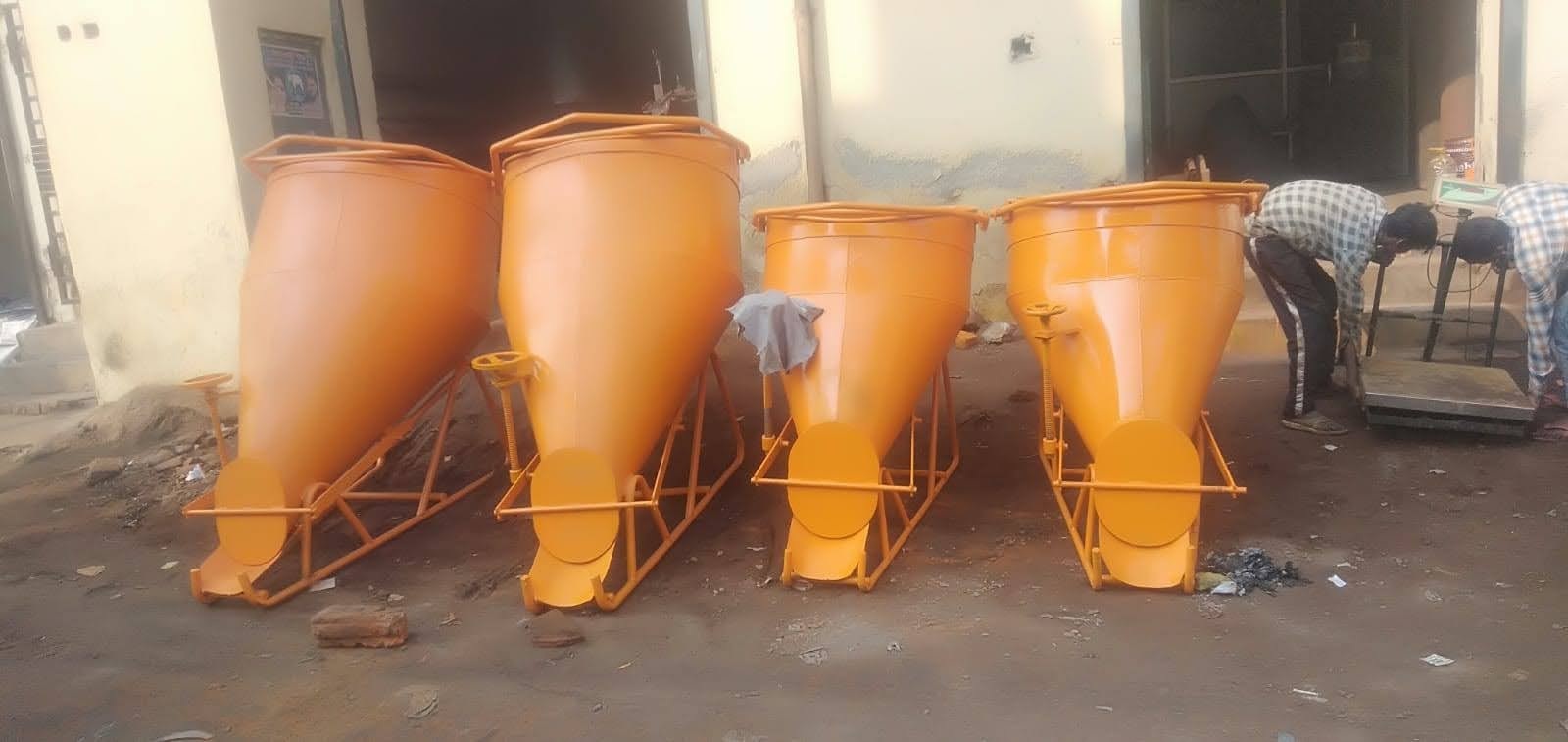 Banana Type Concrete Bucket - 0.5 Cum Capacity, 700mm Diameter | Robust 3mm Steel, Manual Operation, High Efficiency