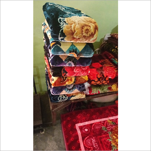 गुलाब मुद्रित ऊनी कंबल