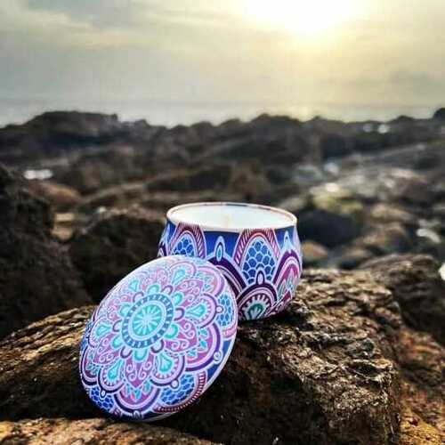 सुगंधित जार मोमबत्तियाँ